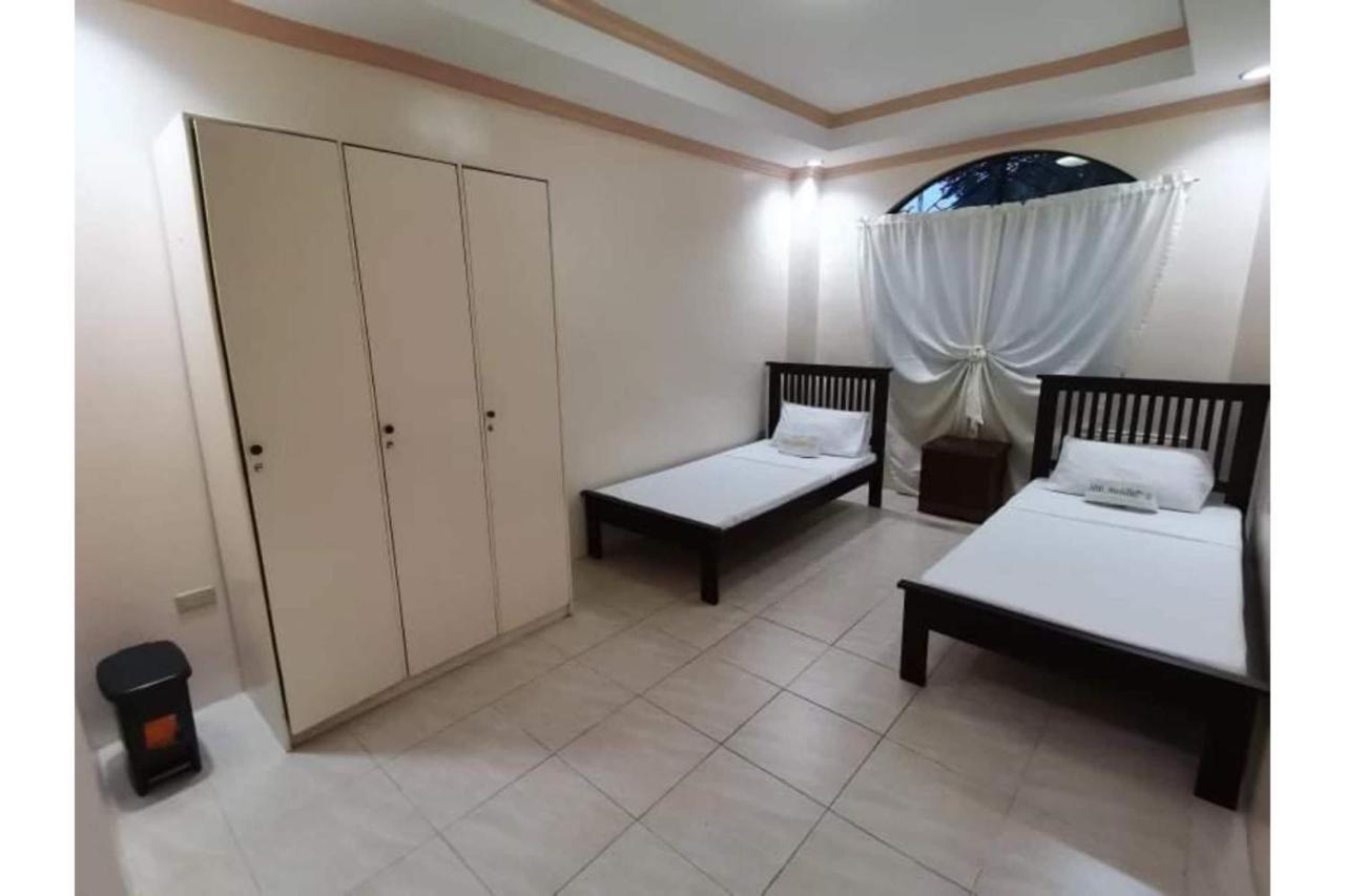 Готель Oyo 799 Ddd Habitat Iloilo Екстер'єр фото