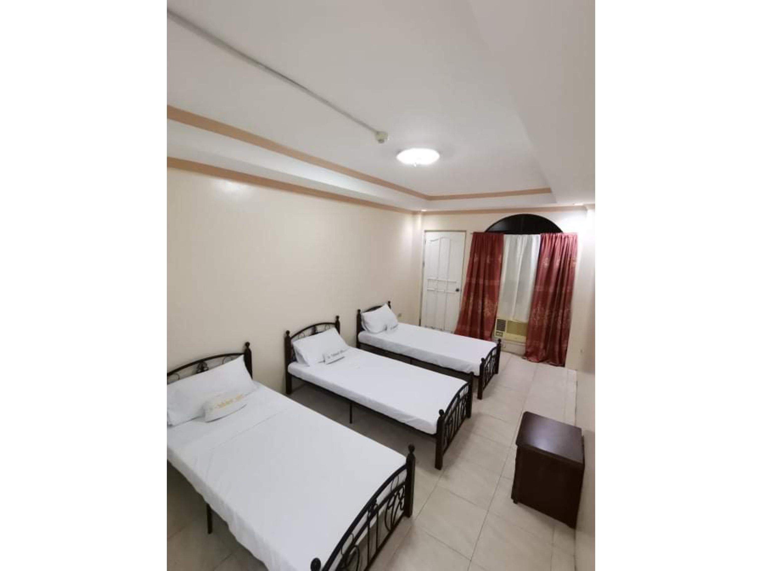 Готель Oyo 799 Ddd Habitat Iloilo Екстер'єр фото