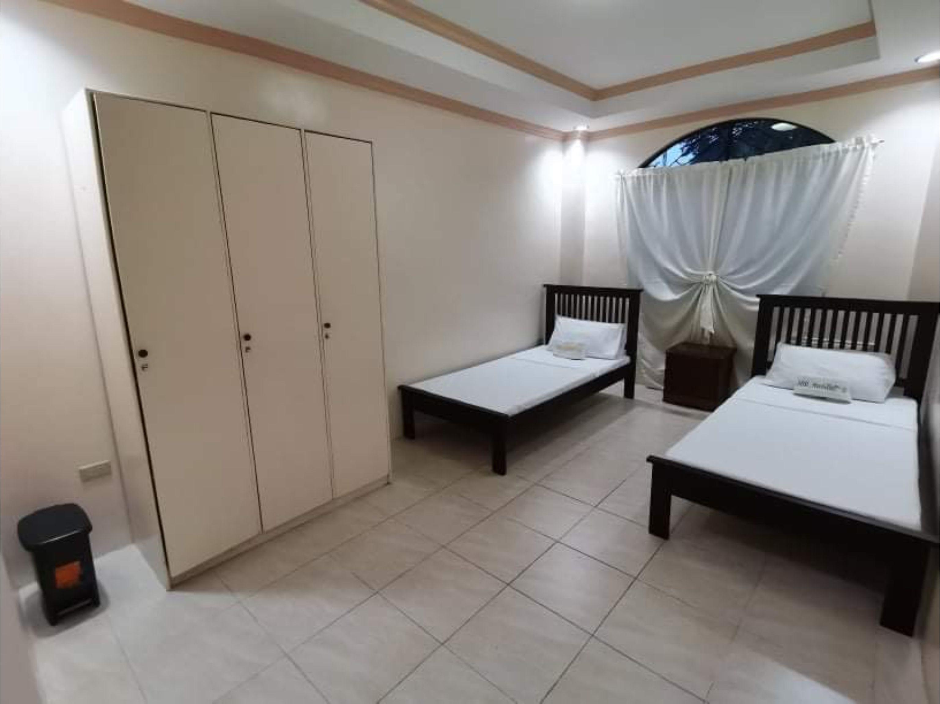Готель Oyo 799 Ddd Habitat Iloilo Екстер'єр фото