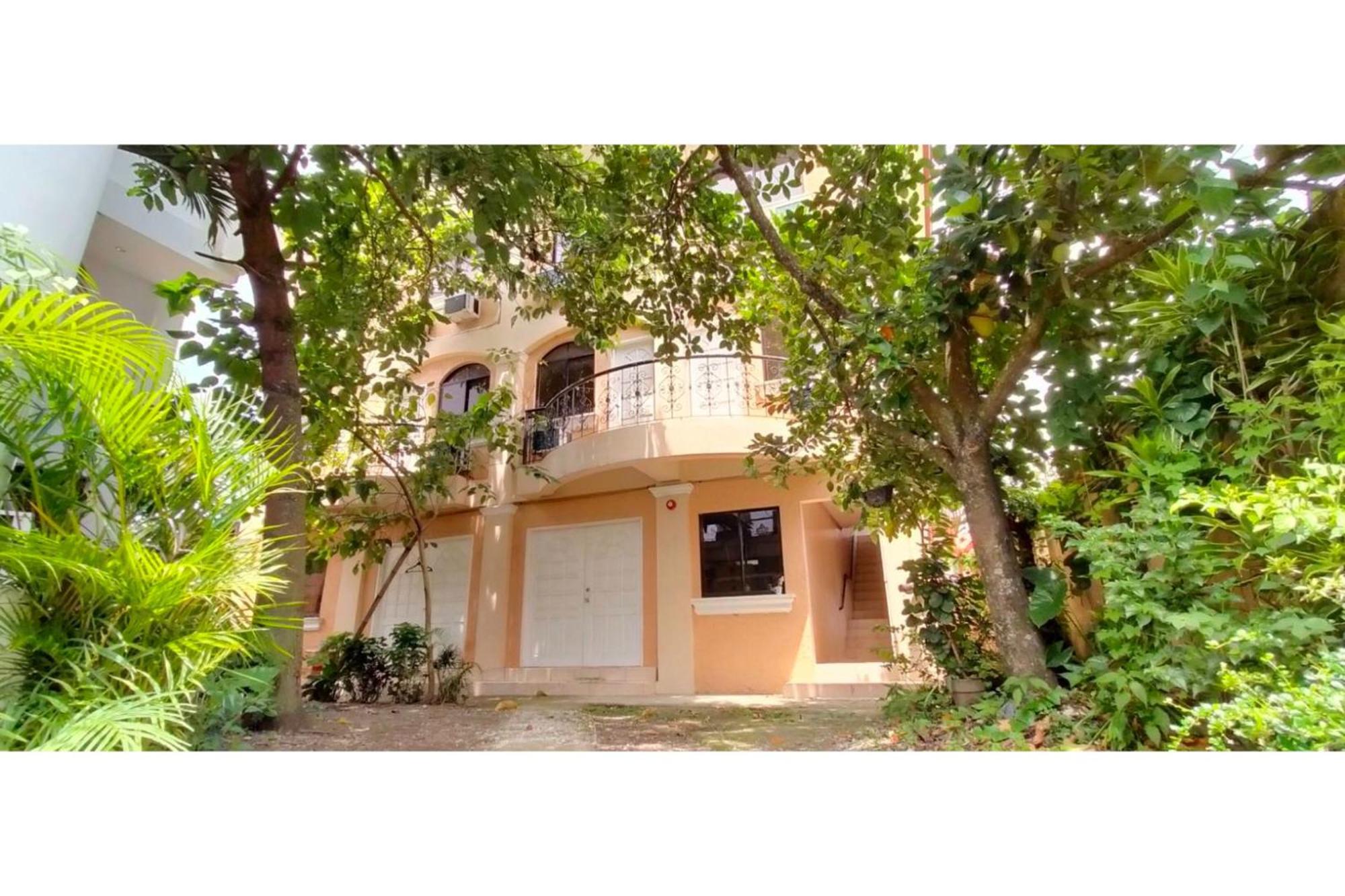 Готель Oyo 799 Ddd Habitat Iloilo Екстер'єр фото